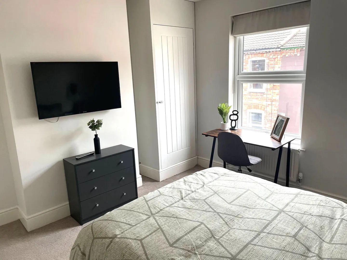 West End // 3 Bedroom House // 2026-27 - Image 1